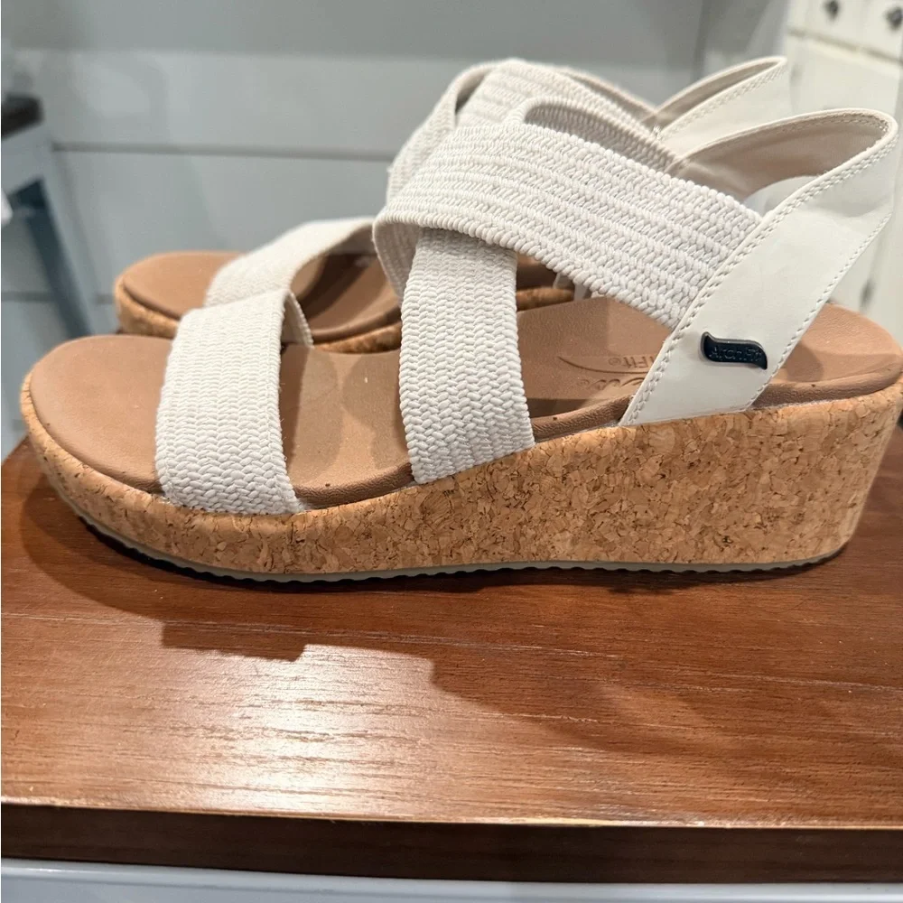 Skechers Women's Tan and Cream Wedge Sandals - Picture 4 of 4